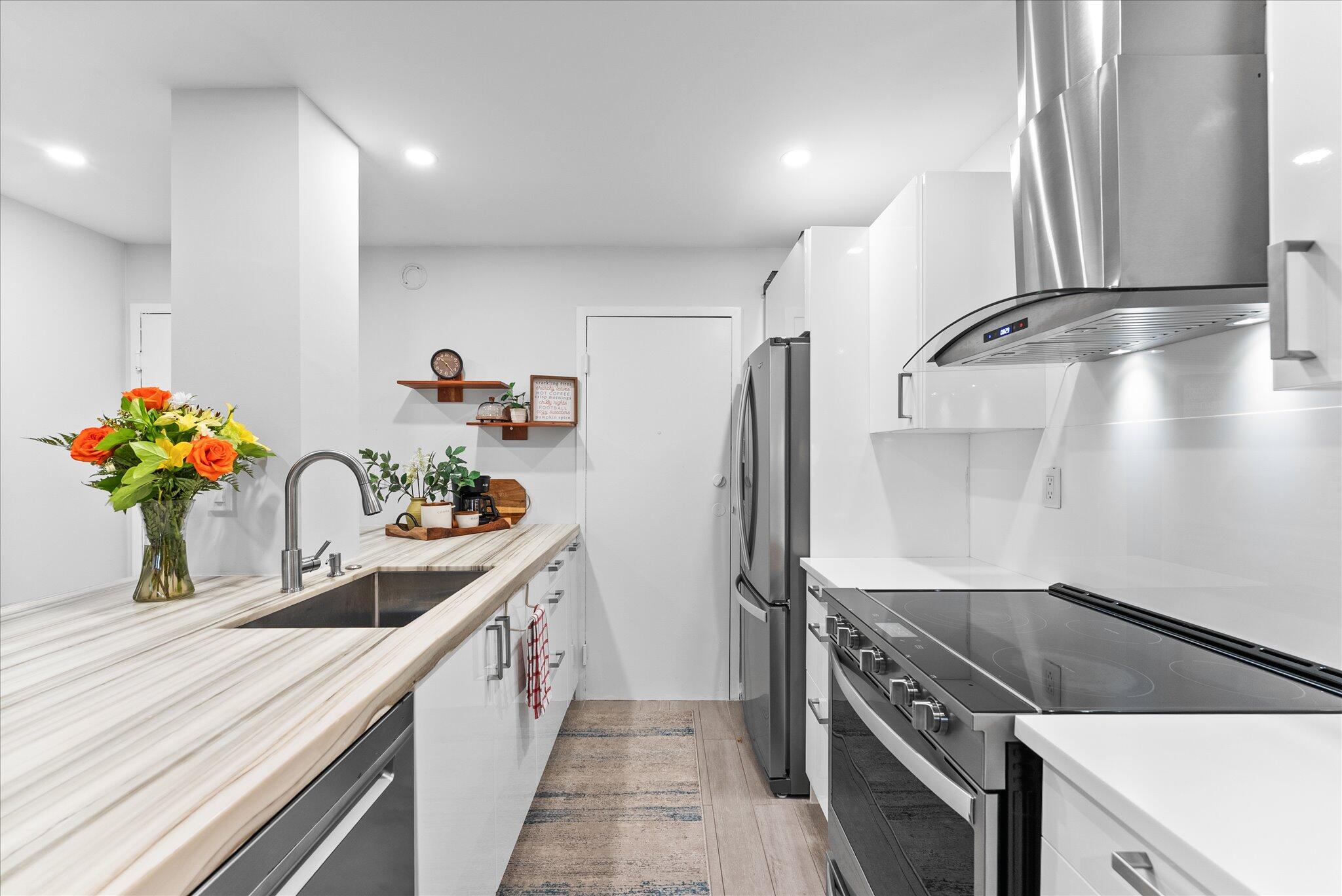 900 NE 18TH Avenue 406
