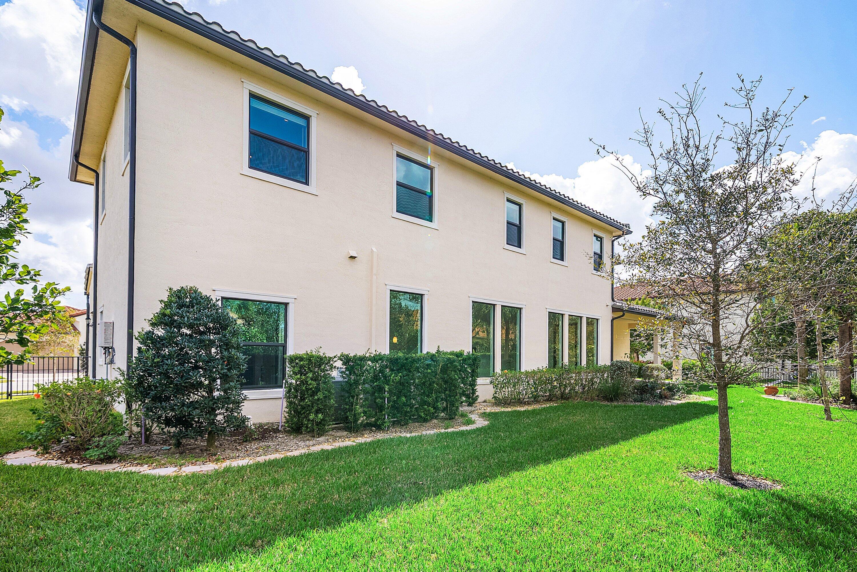 PARKLAND BAY - Residential