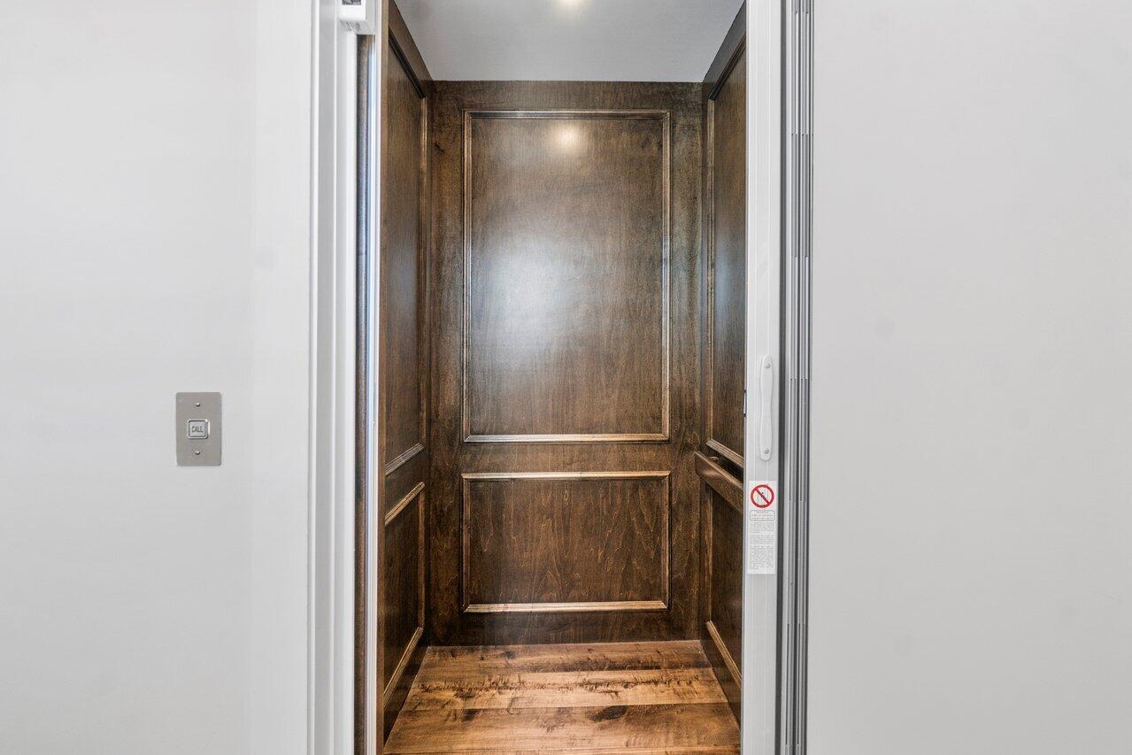 TROPIC ISLE - Residential