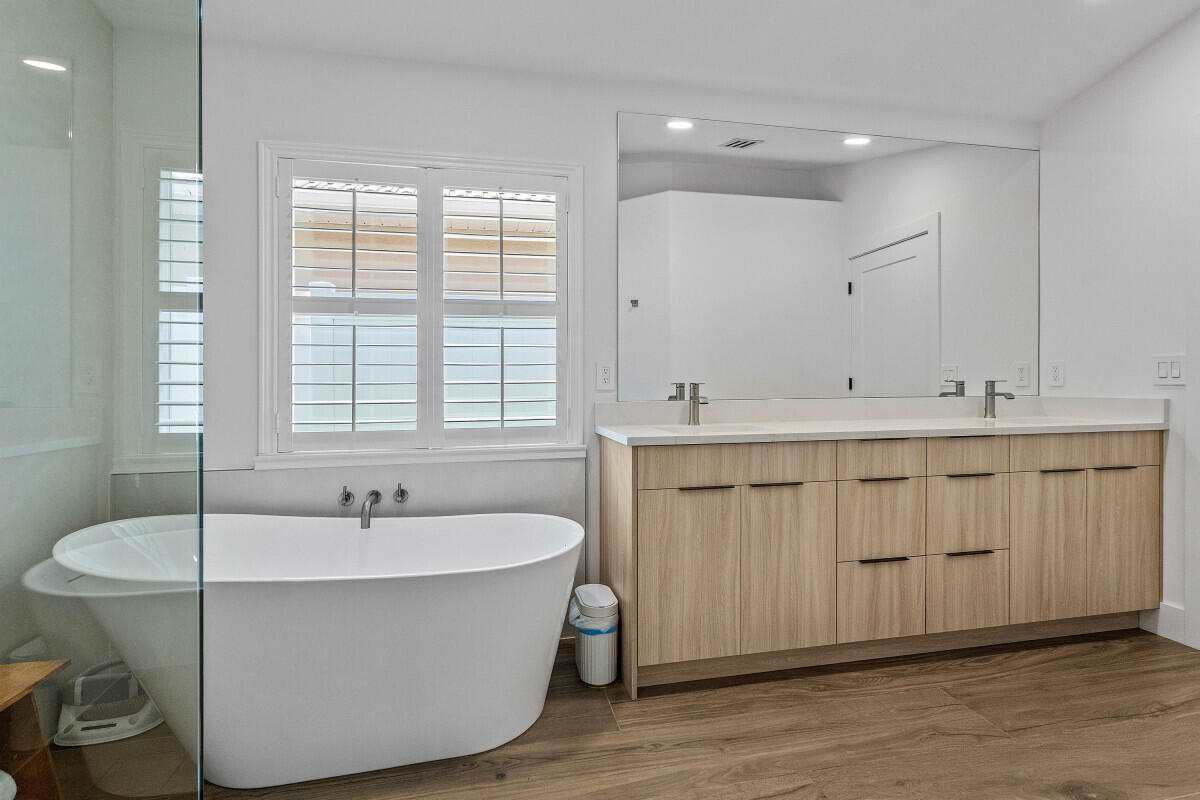 DELRAY LAKES - Residential