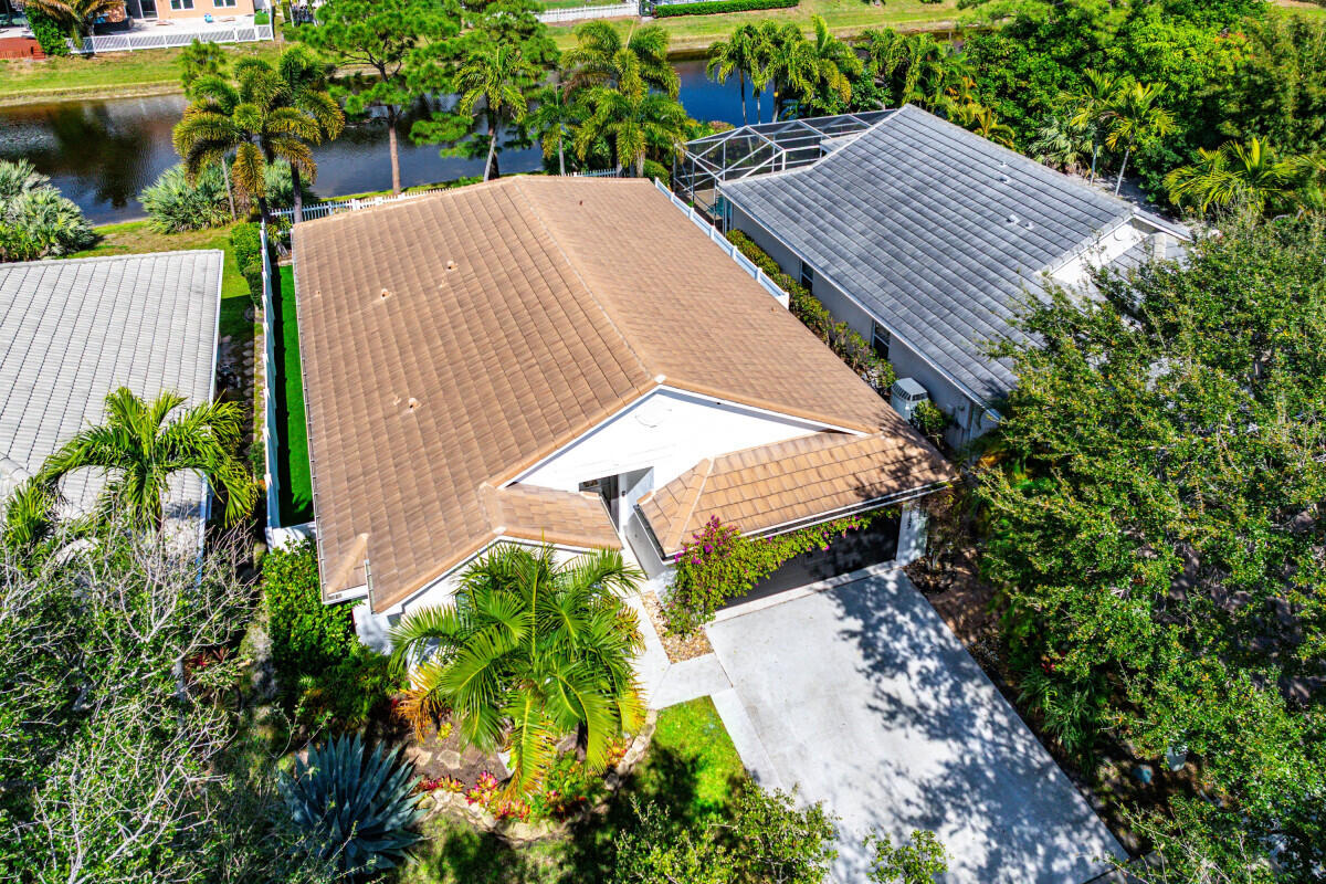 DELRAY LAKES - Residential