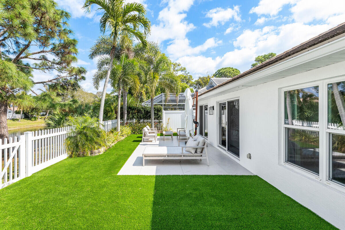 DELRAY LAKES - Residential