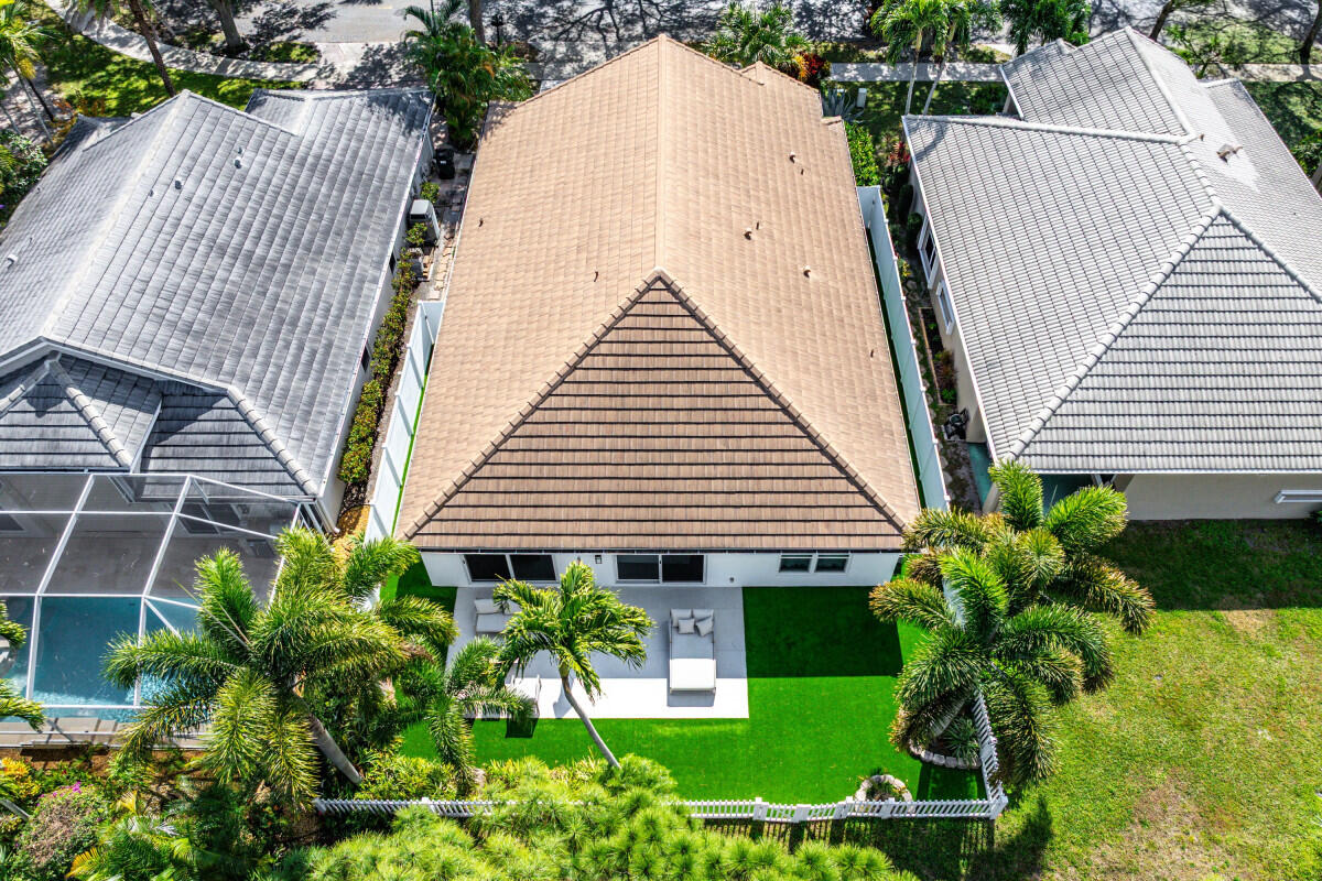 DELRAY LAKES - Residential