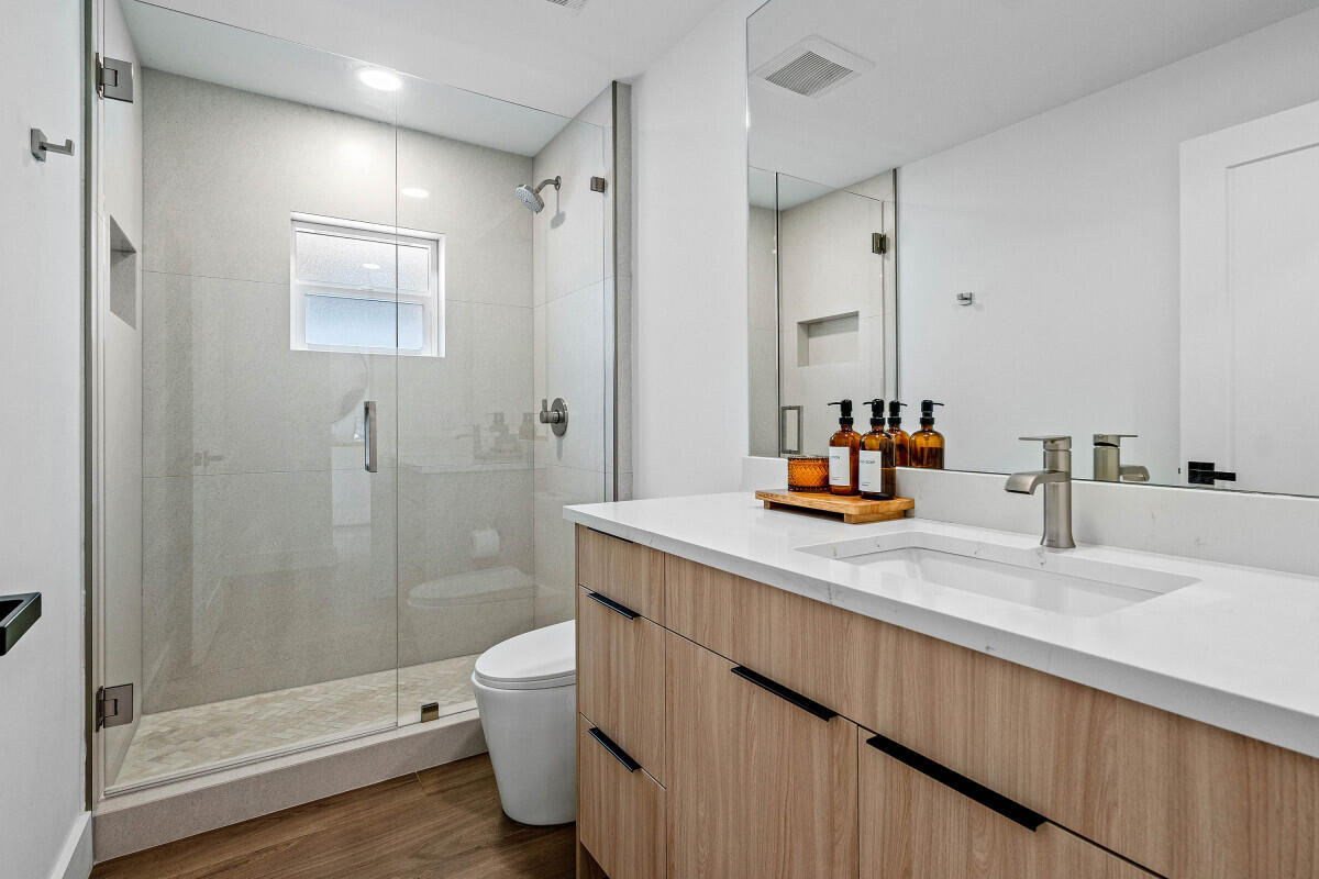 DELRAY LAKES - Residential