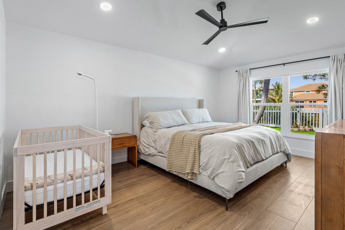 DELRAY LAKES - Residential