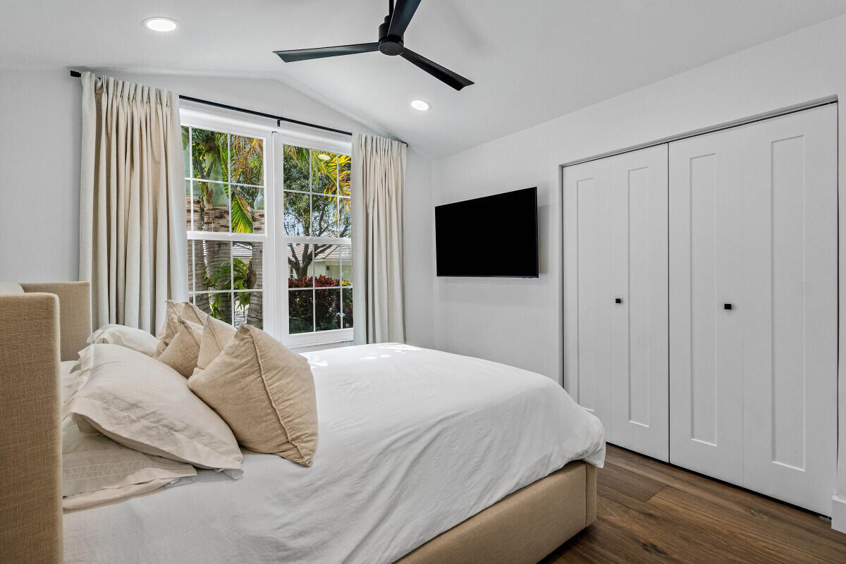 DELRAY LAKES - Residential