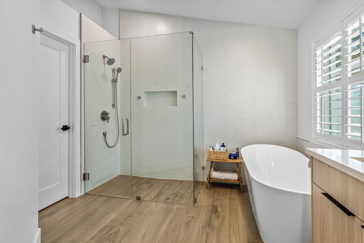 DELRAY LAKES - Residential