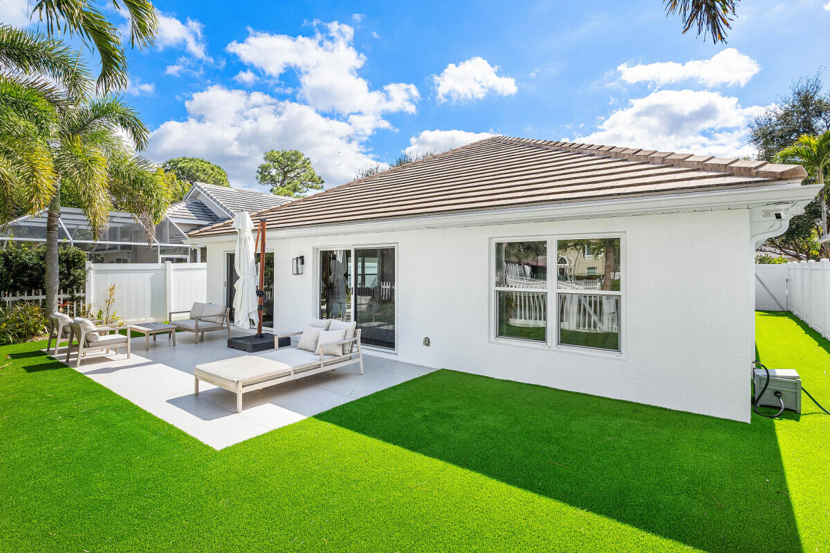 DELRAY LAKES - Residential