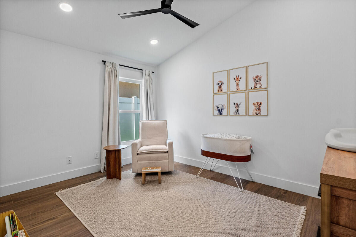 DELRAY LAKES - Residential