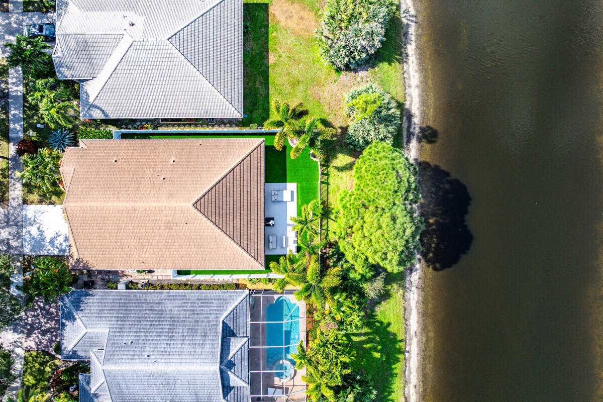 DELRAY LAKES - Residential