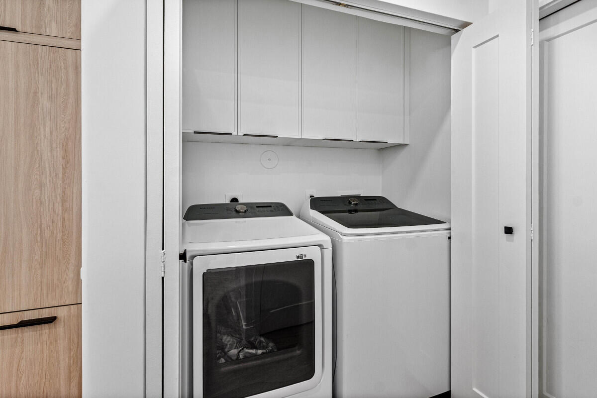 DELRAY LAKES - Residential