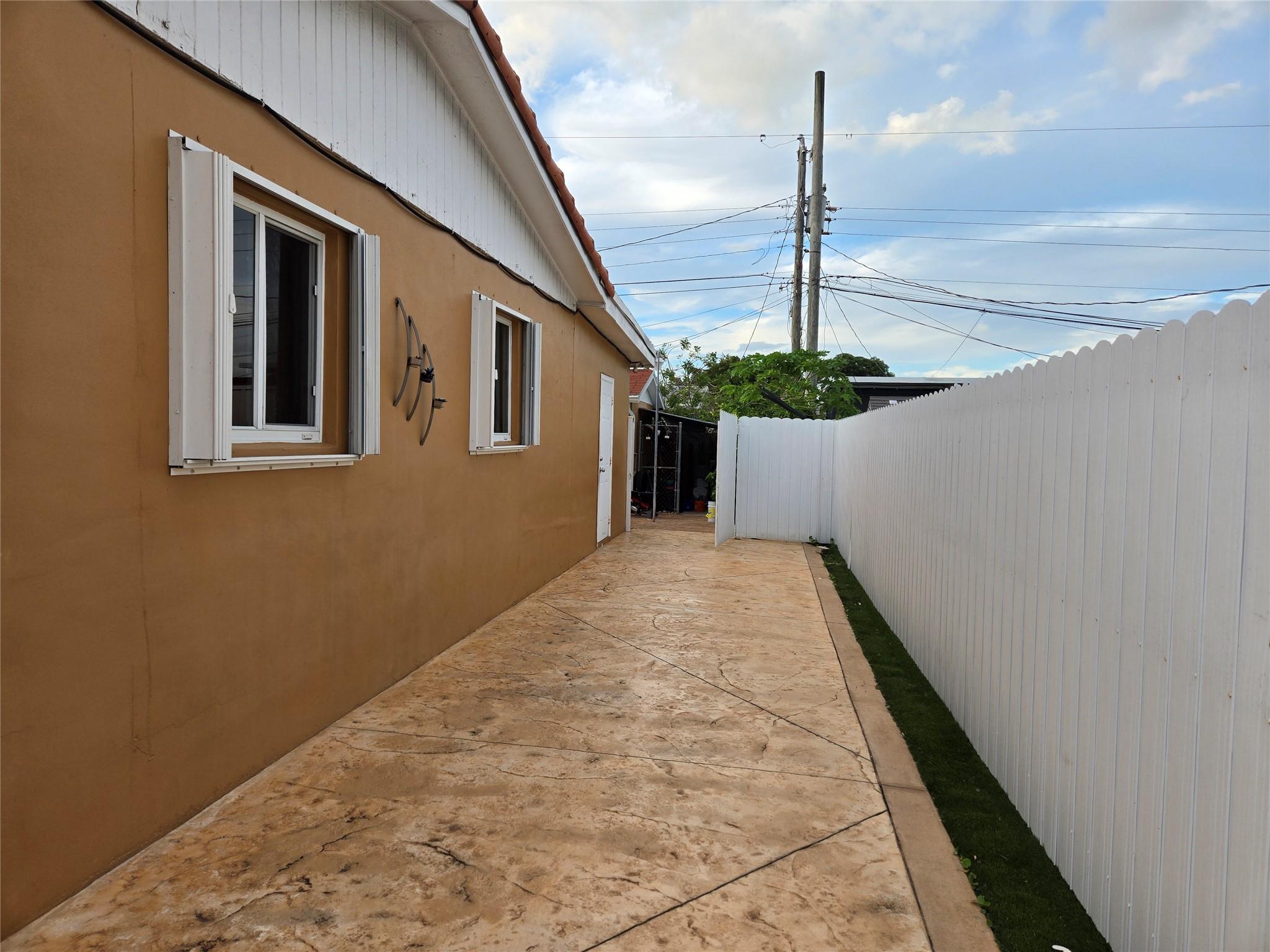 Carol City Add 03 - Residential Lease