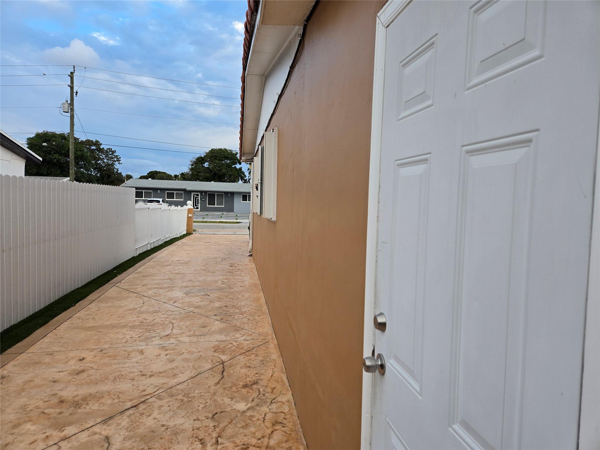 Carol City Add 03 - Residential Lease