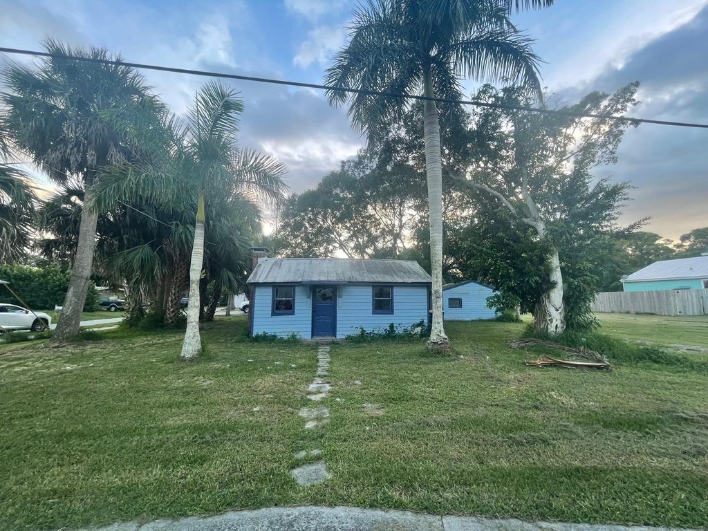 Photo of 1108 SW 28th St, Palm City, FL 34990 (MLS # F10406360)
