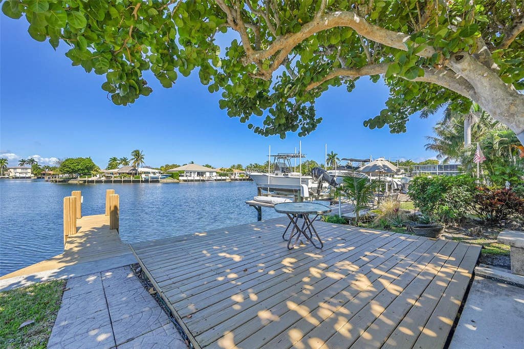 Photo of 721 E McNab Road #4, Pompano Beach, FL 33060 (MLS # F10484734)