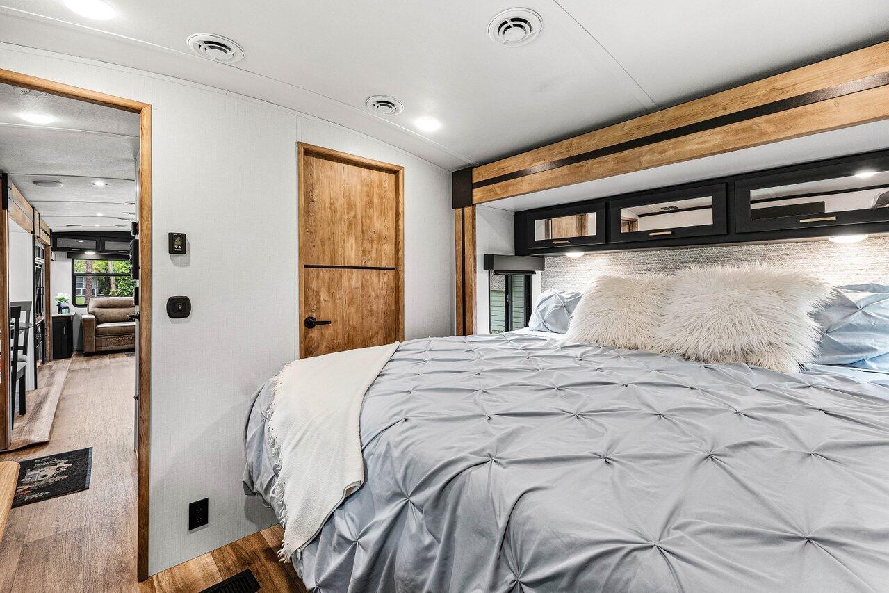 FOX TRAIL - Residential Lease