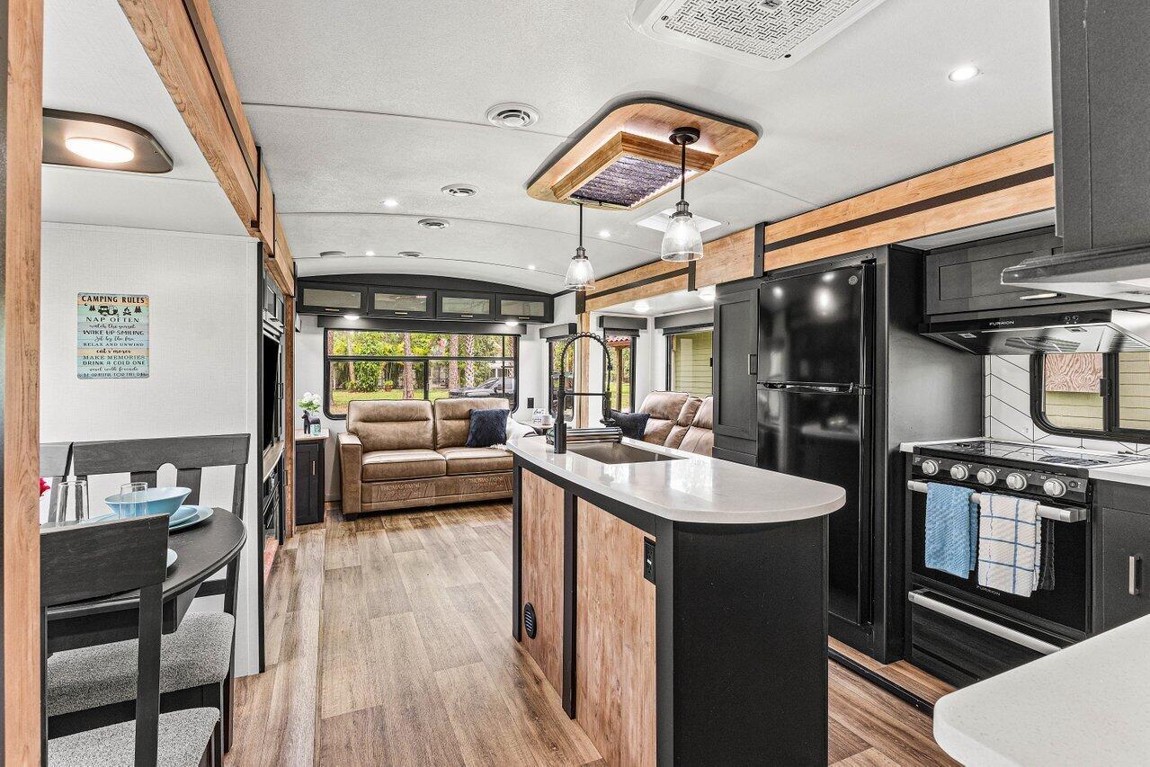 FOX TRAIL - Residential Lease