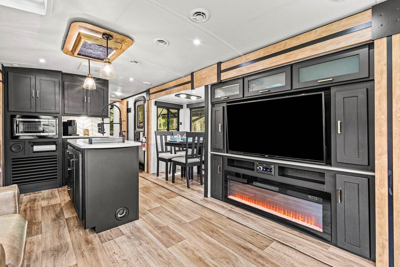 FOX TRAIL - Residential Lease