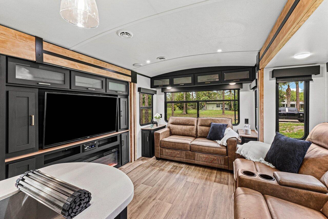 FOX TRAIL - Residential Lease