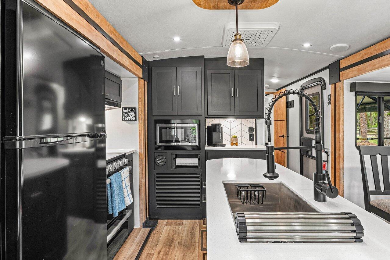 FOX TRAIL - Residential Lease