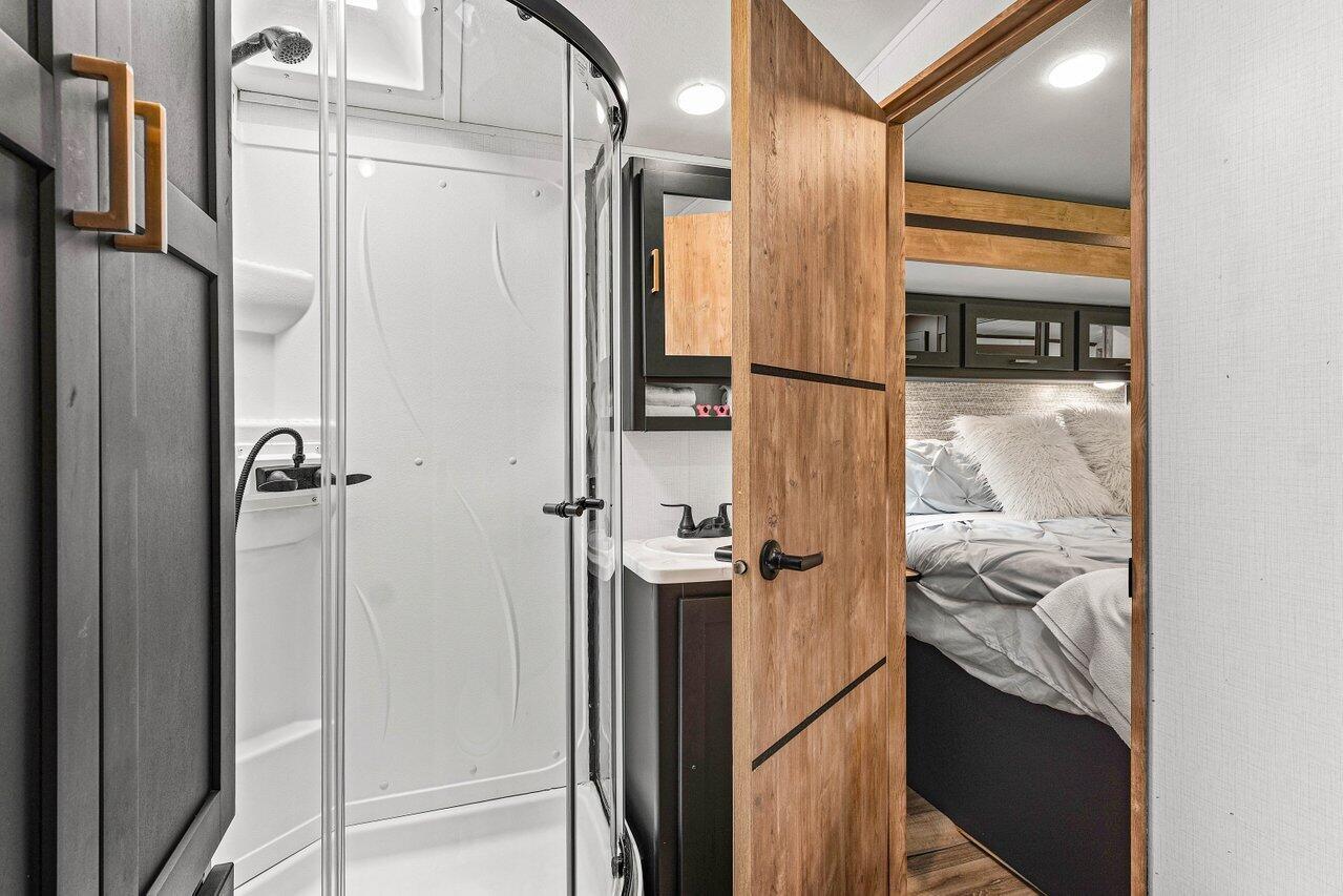 FOX TRAIL - Residential Lease