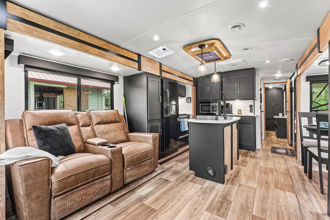 FOX TRAIL - Residential Lease