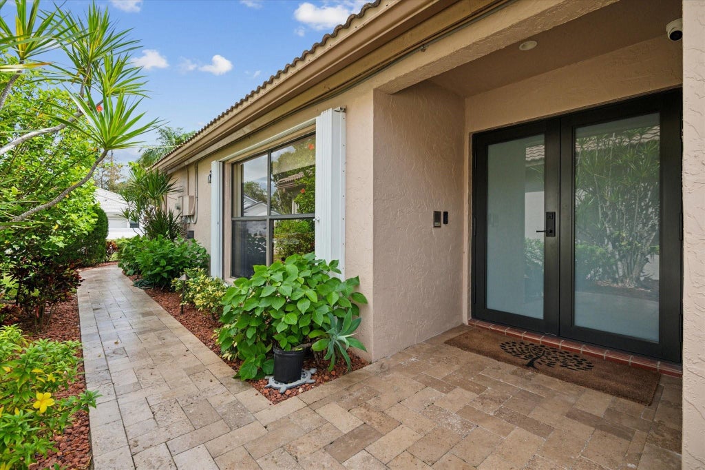 Photo of 21363 Bridge View Drive, Boca Raton, FL 33428 (MLS # F10468901)