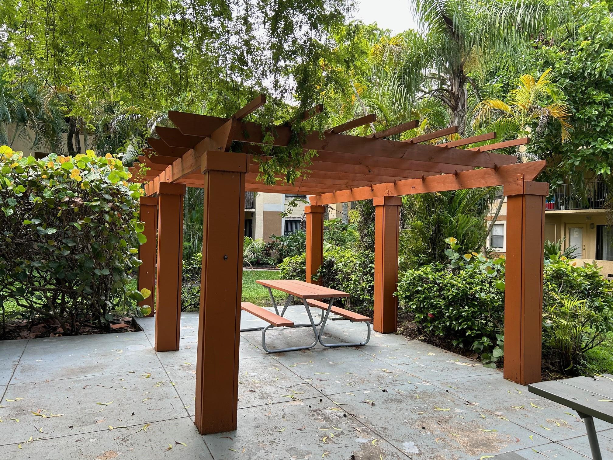 Summerbreeze Condominium - Residential