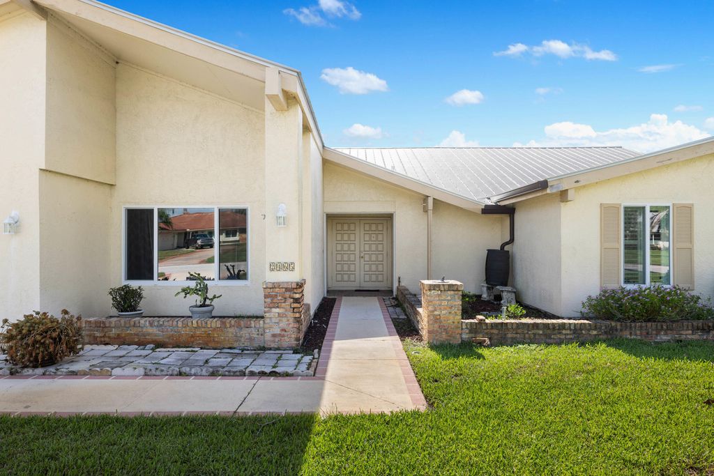 Photo of 2465 SE Gowin Drive, Port Saint Lucie, FL 34952 (MLS # R10997085)