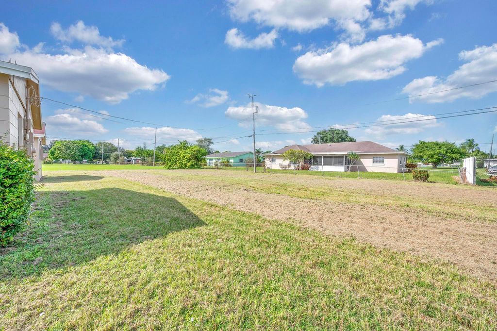 Photo of 1710 Avenue L, Fort Pierce, FL 34950 (MLS # R11070514)