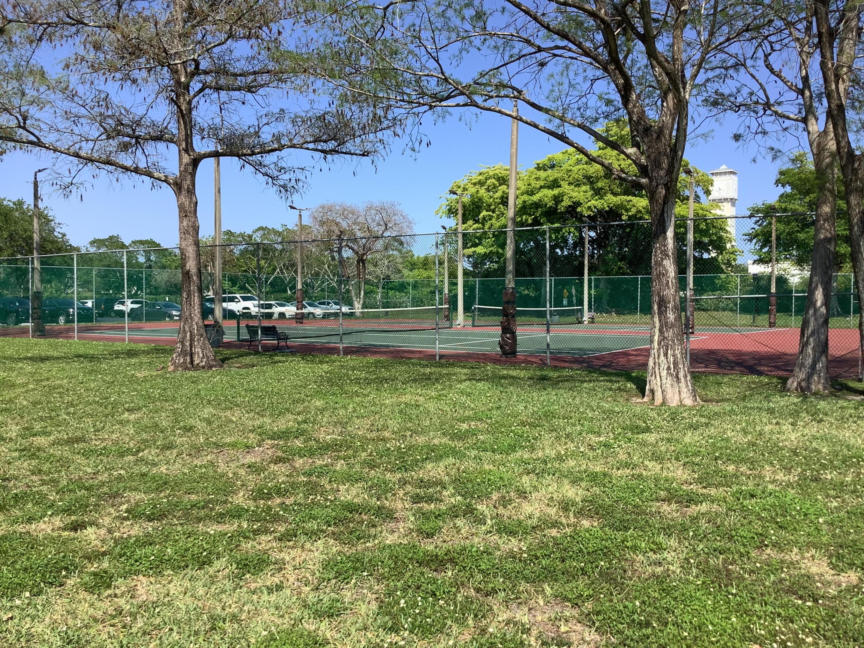 CASCADES OF LAUDERHILL - Residential