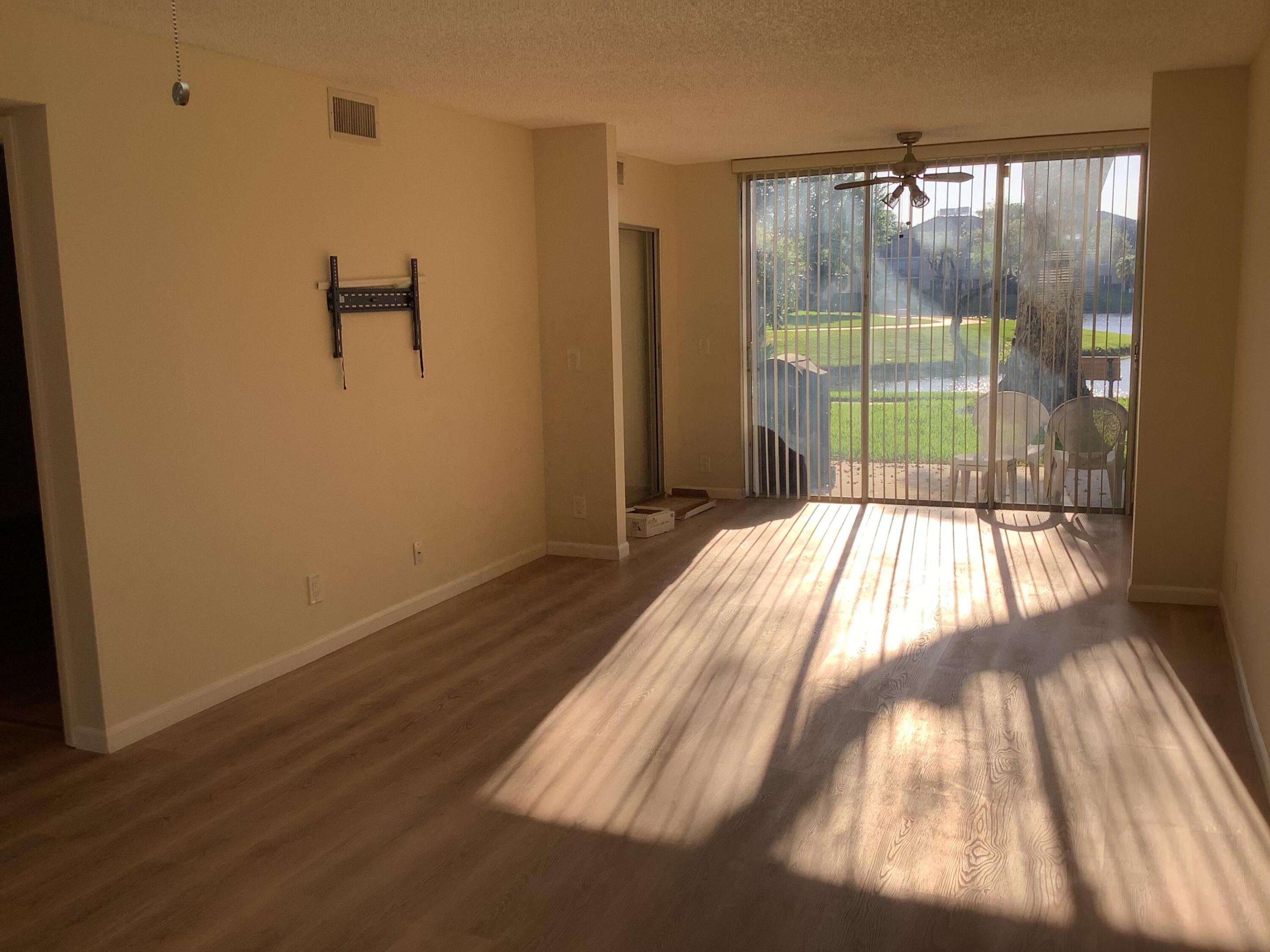 CASCADES OF LAUDERHILL - Residential