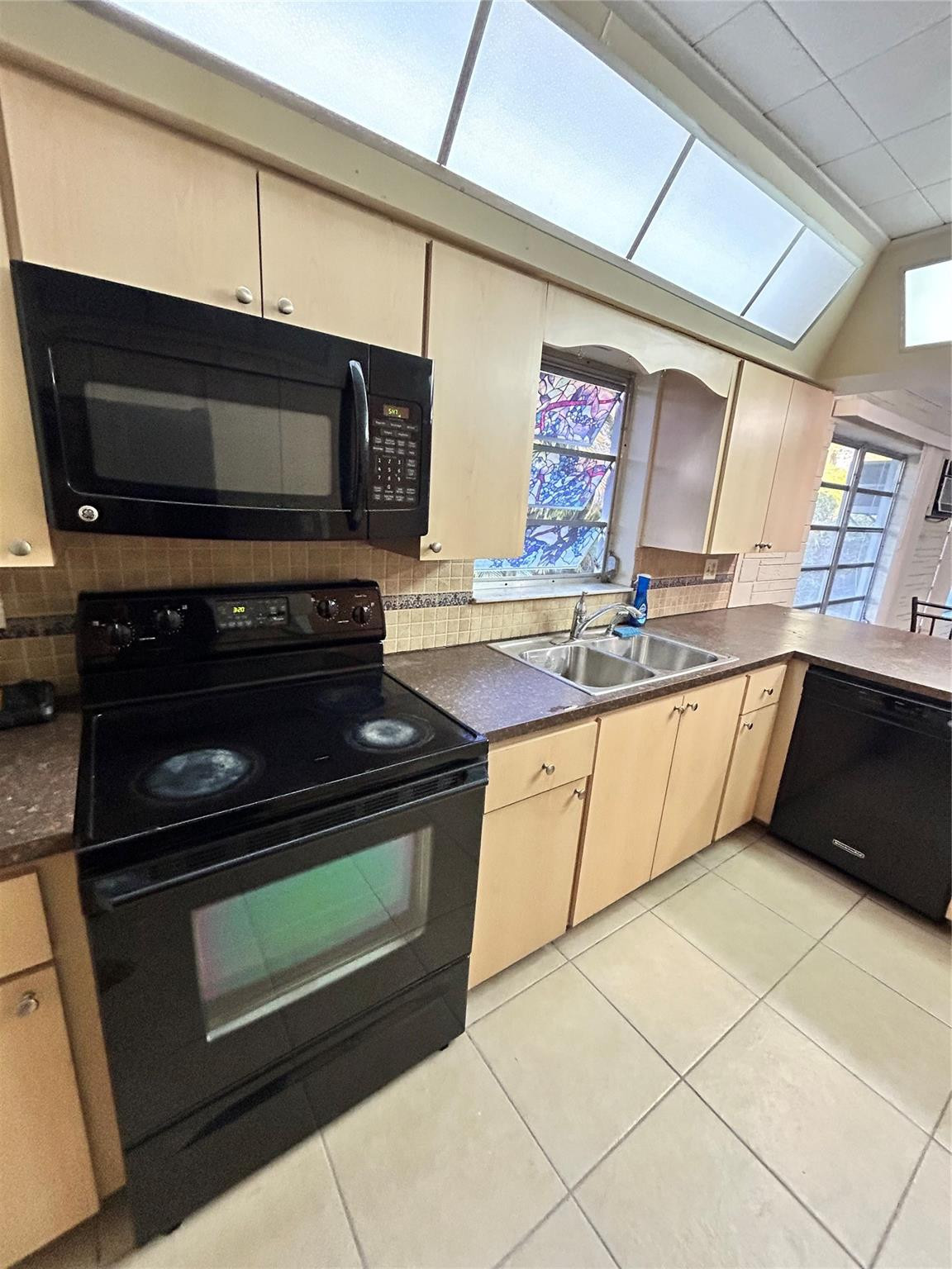 Modelo Park 14-10 B - Residential Lease