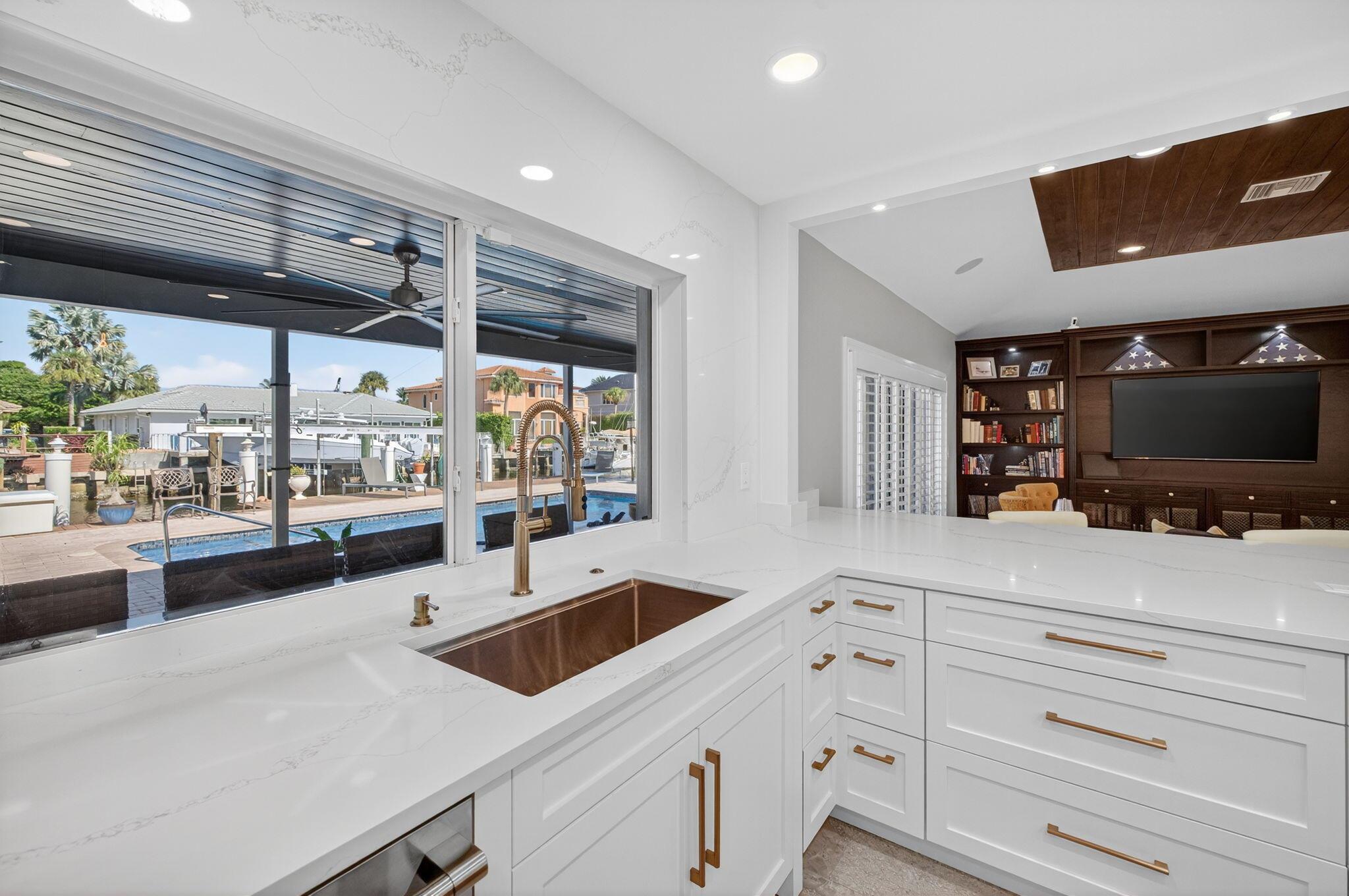 TROPIC ISLE - Residential