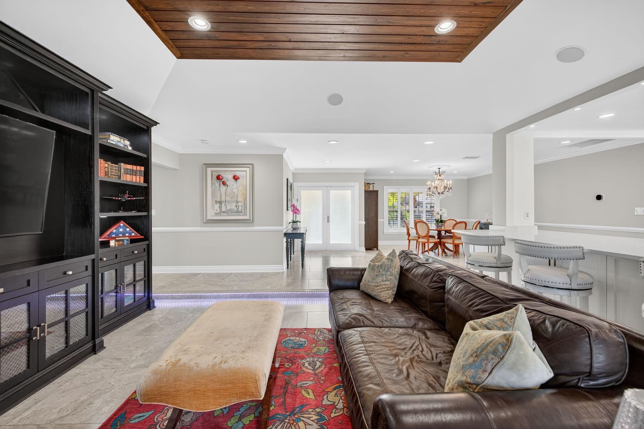 TROPIC ISLE - Residential