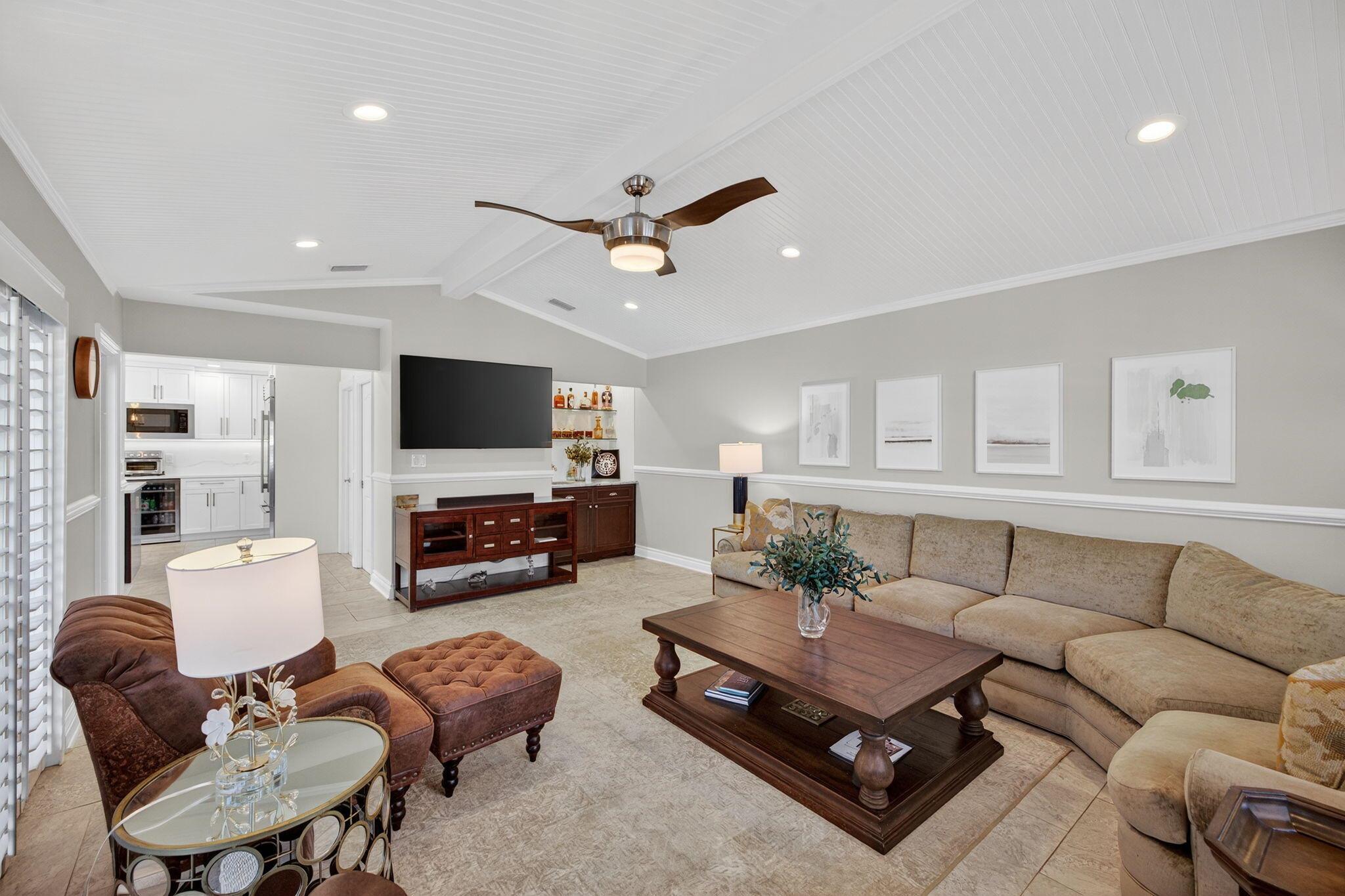 TROPIC ISLE - Residential