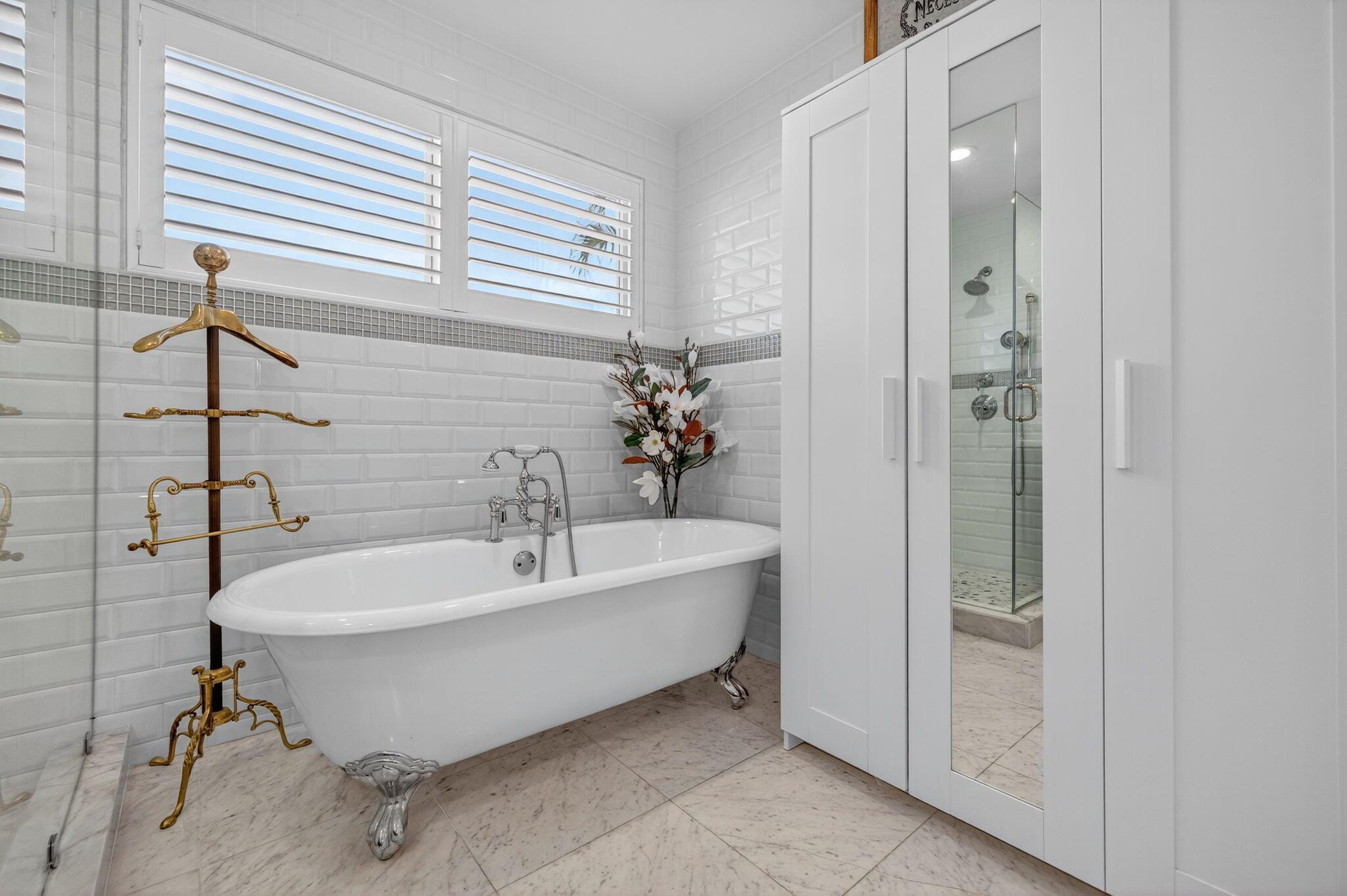 TROPIC ISLE - Residential