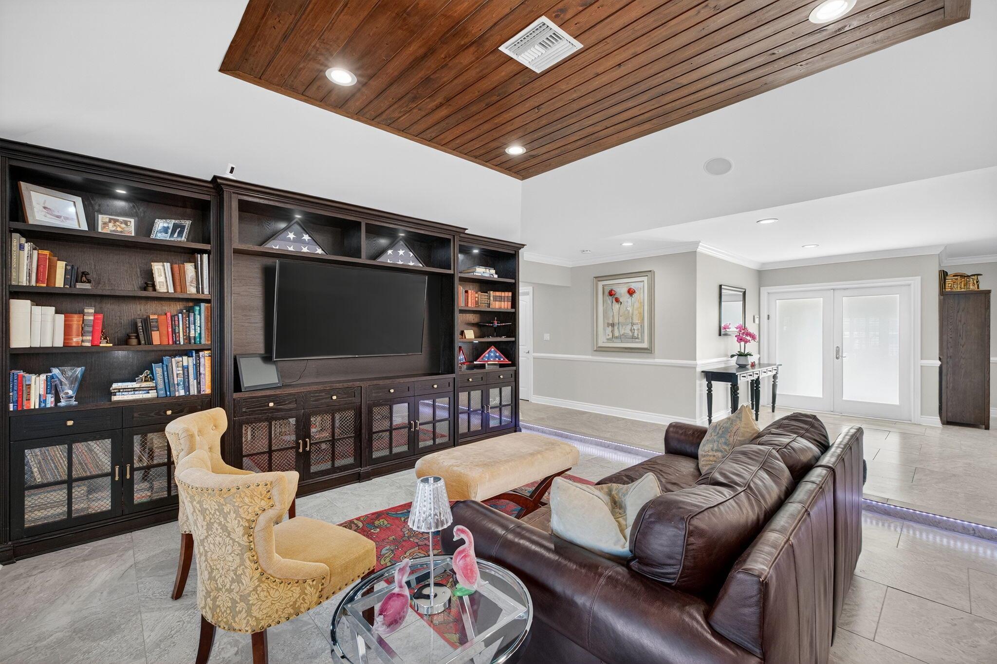 TROPIC ISLE - Residential