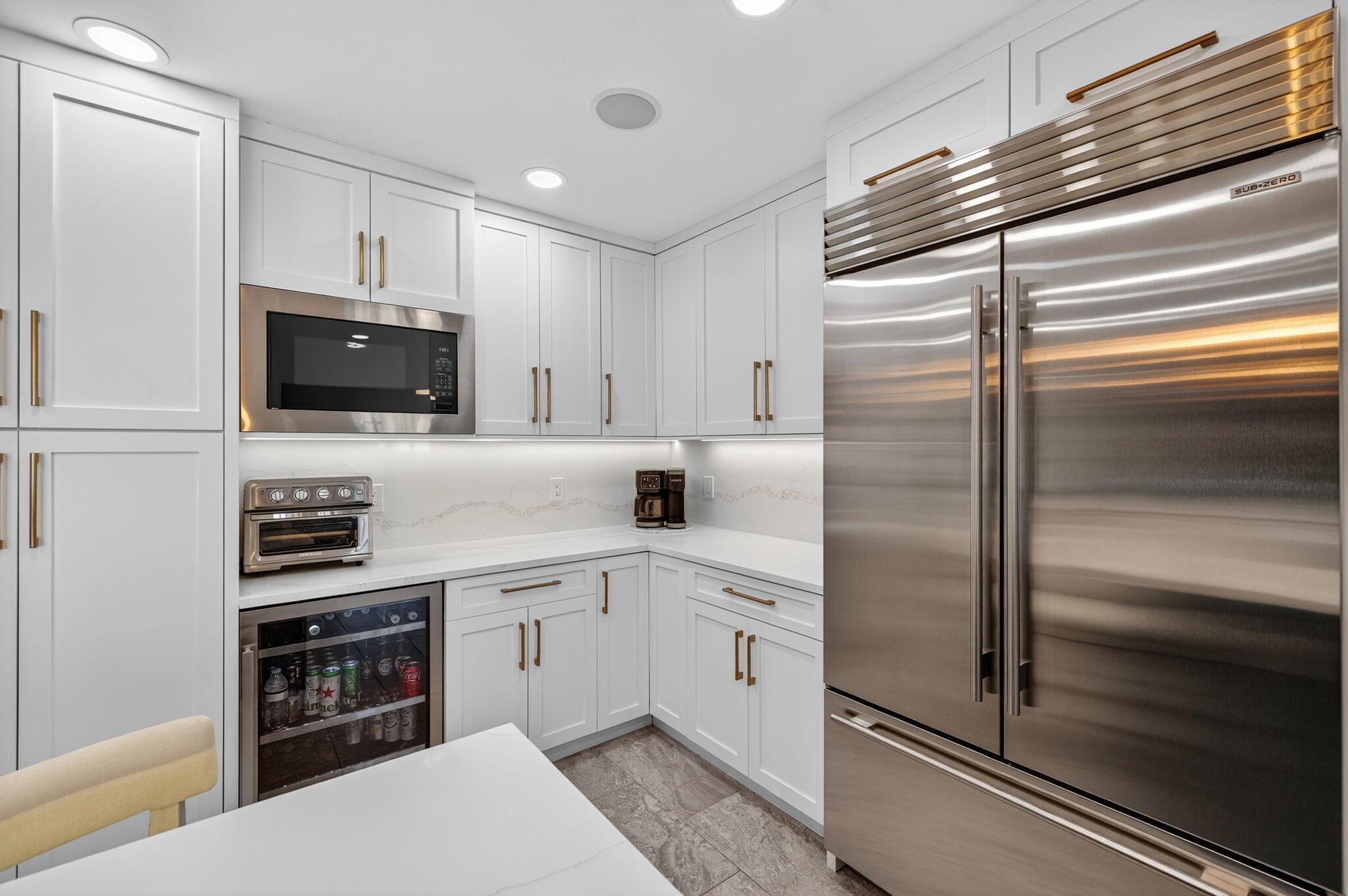 TROPIC ISLE - Residential