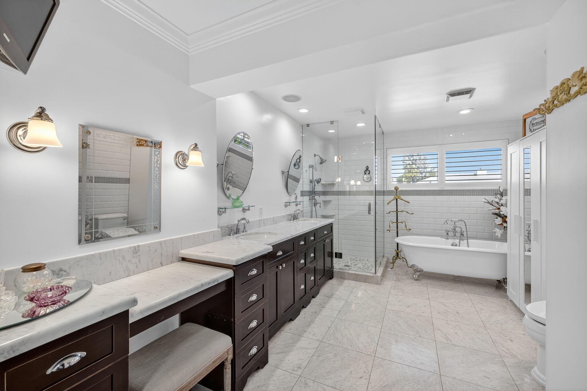 TROPIC ISLE - Residential