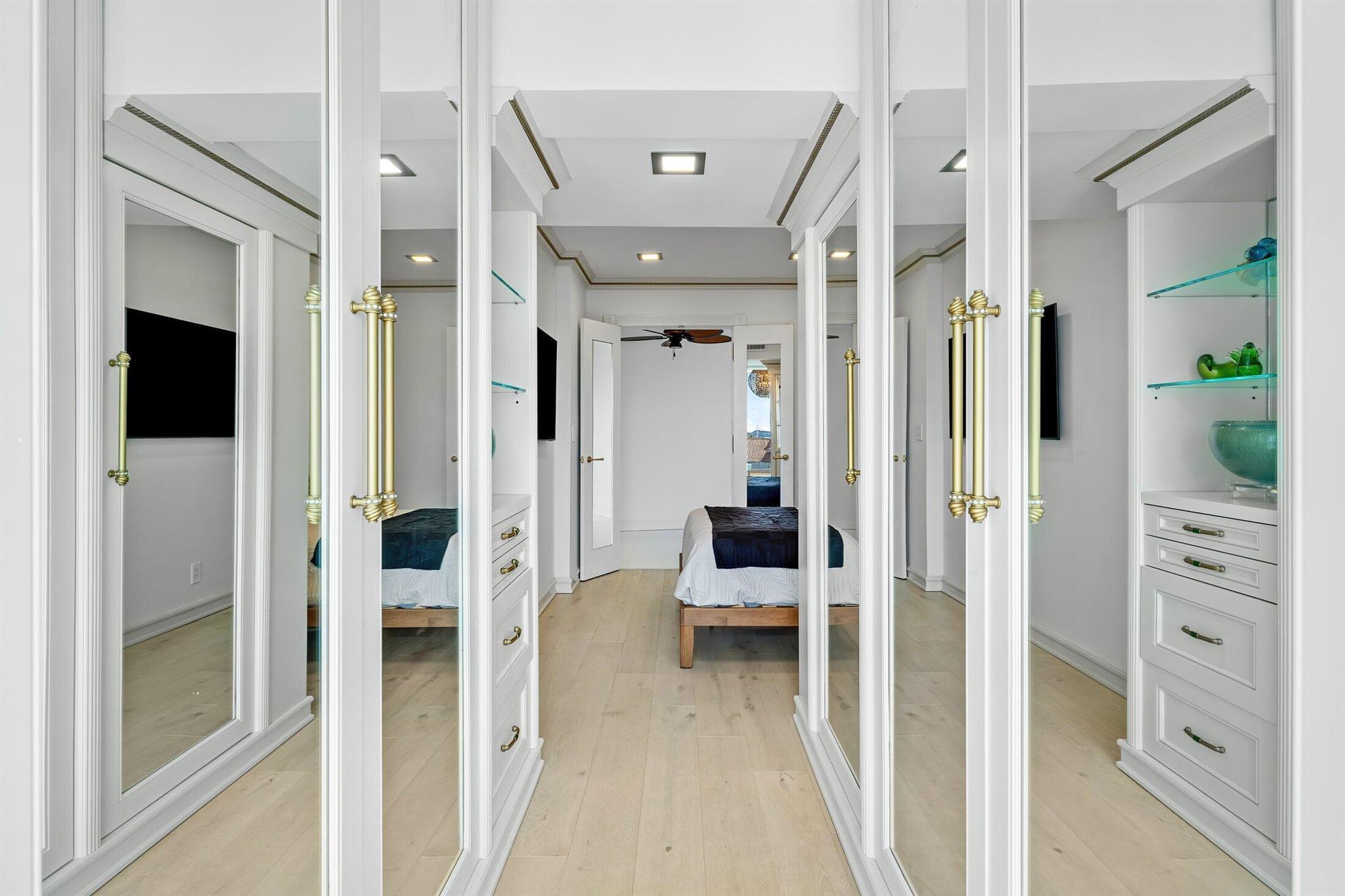 Palm Beach Towers - Residential