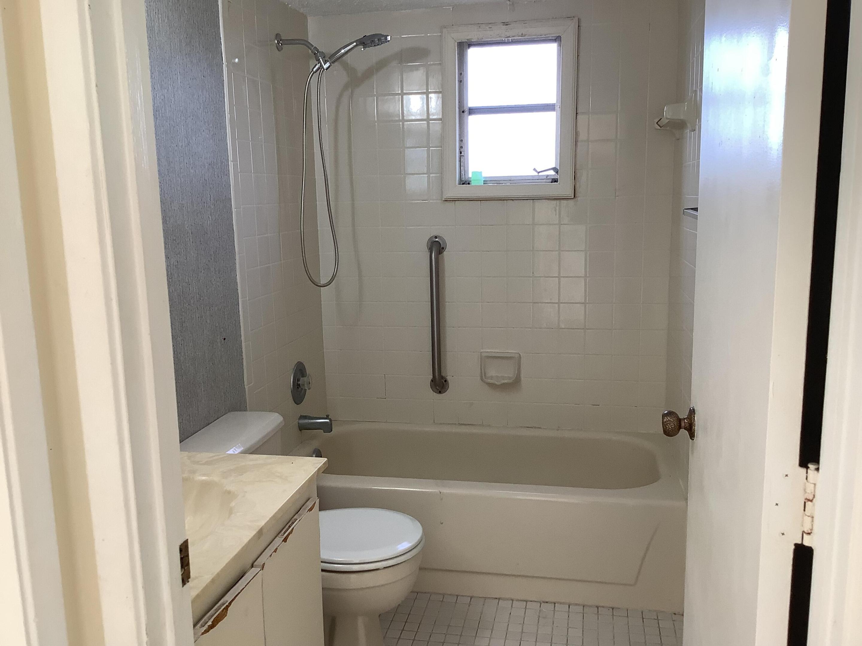 CASCADES OF LAUDERHILL 2 CONDO - Residential