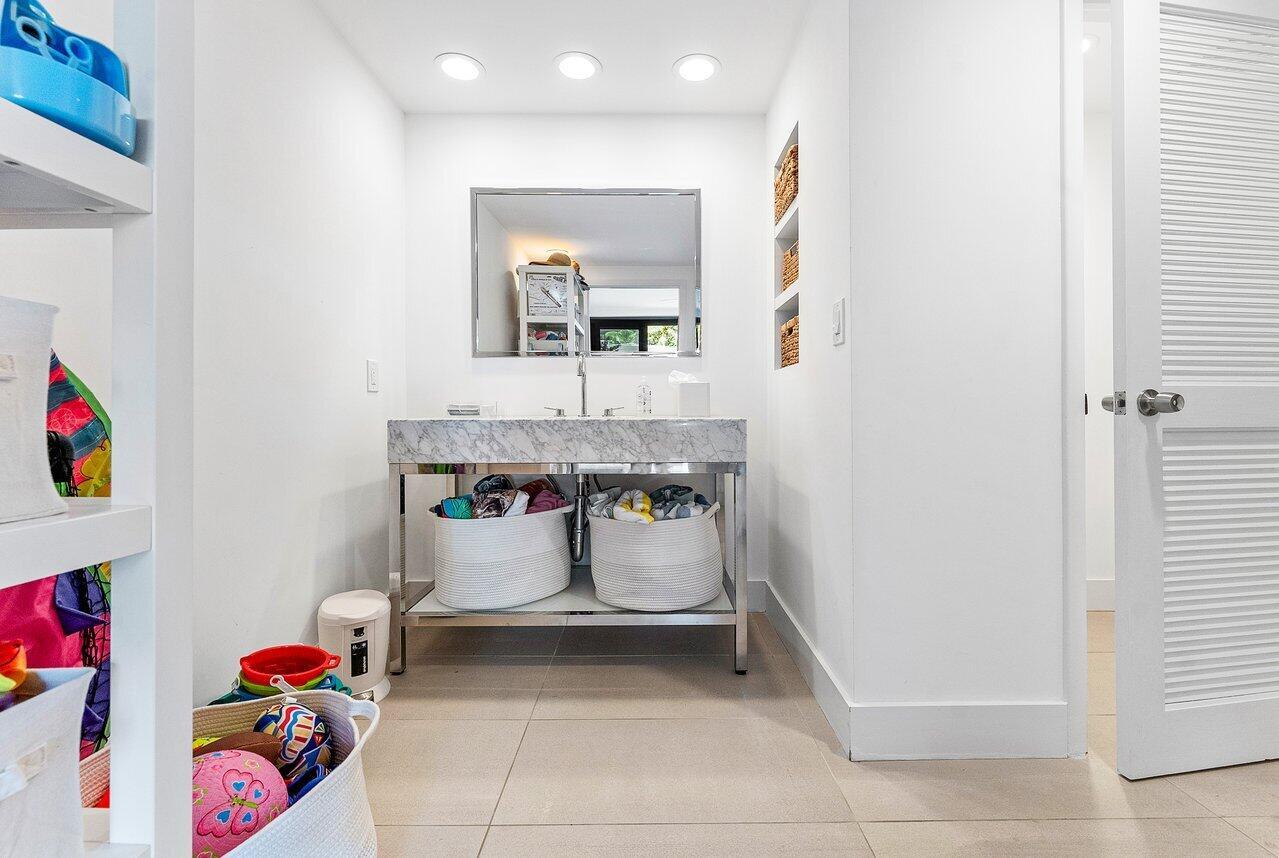 TWENTY ONE HUNDRED CONDO - Residential