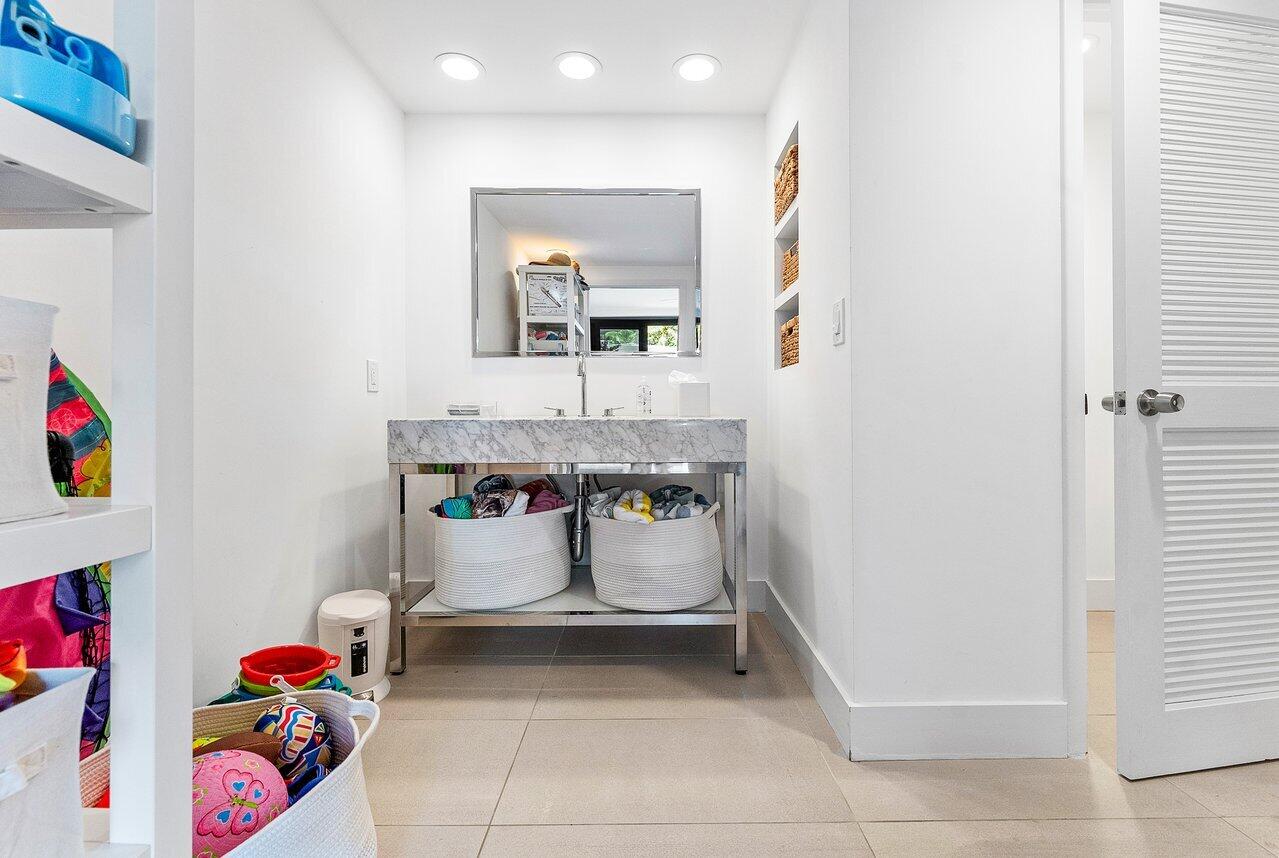 TWENTY ONE HUNDRED CONDO - Residential