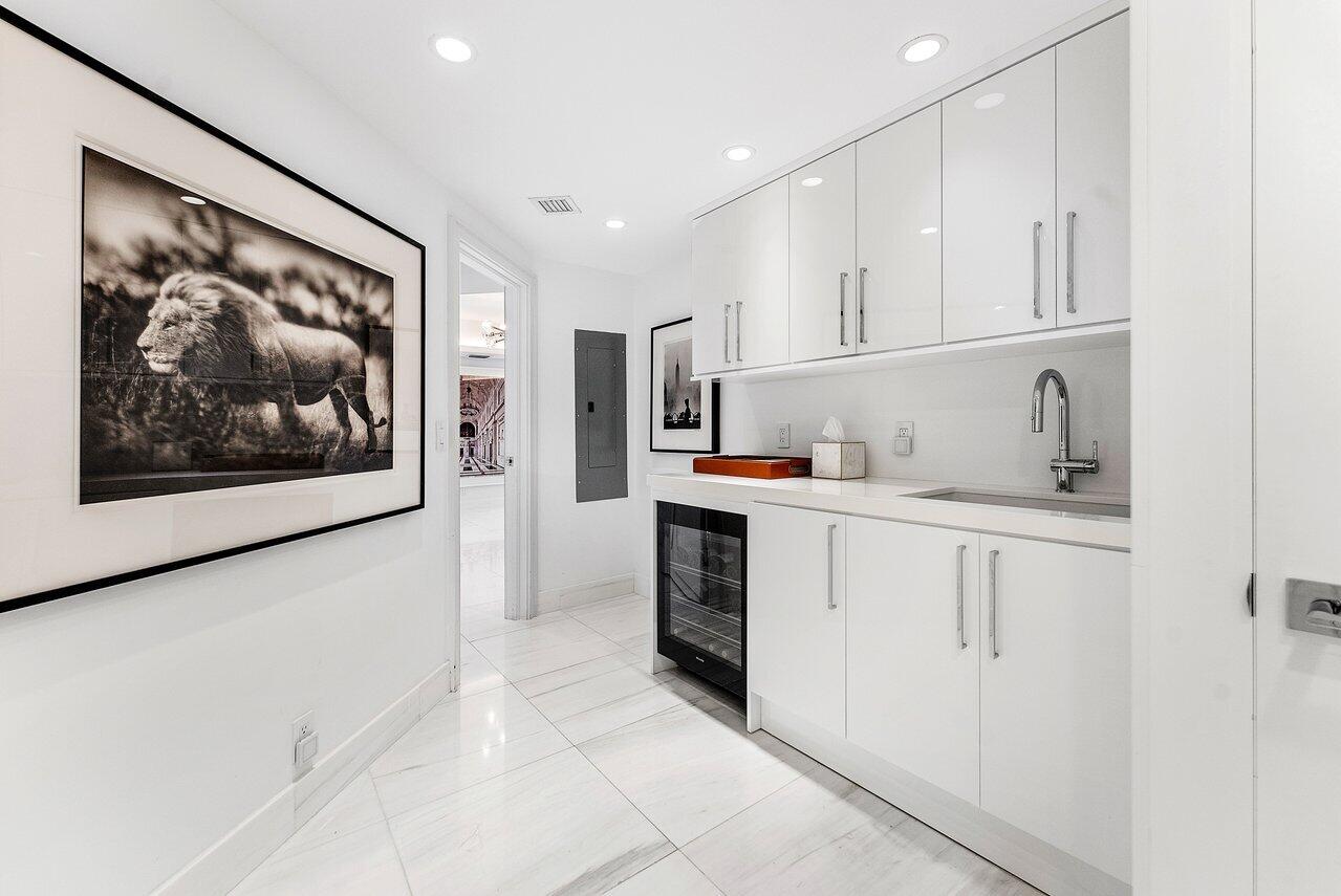 TWENTY ONE HUNDRED CONDO - Residential