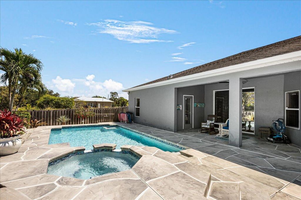 Photo of 1025 SE Bywood Avenue, Port Saint Lucie, FL 34983 (MLS # R10970304)