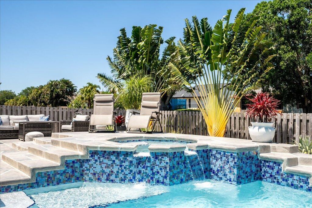 Photo of 1025 SE Bywood Avenue, Port Saint Lucie, FL 34983 (MLS # R10970304)