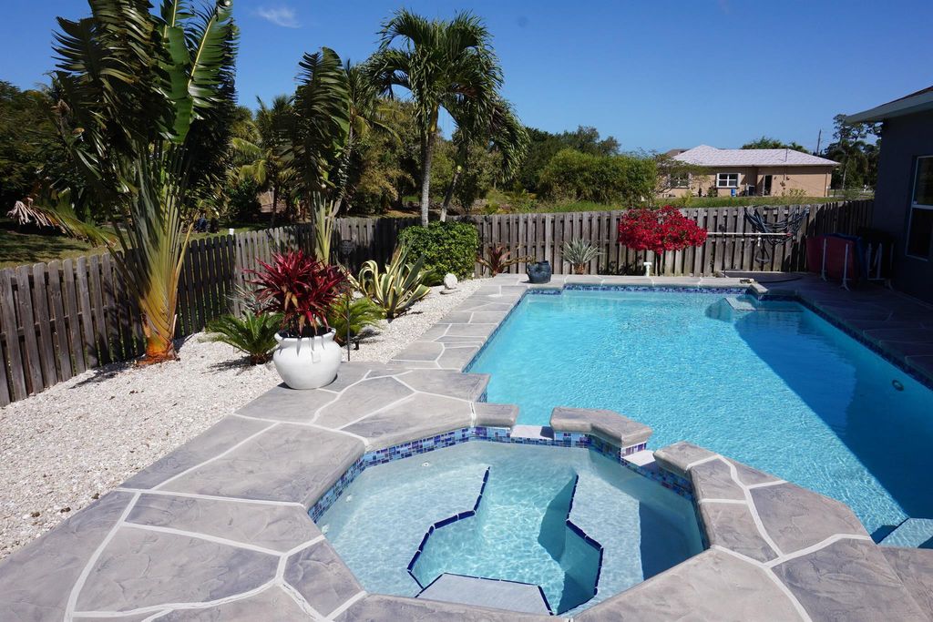 Photo of 1025 SE Bywood Avenue, Port Saint Lucie, FL 34983 (MLS # R10970304)