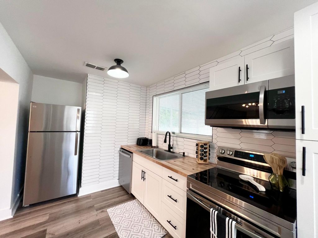 Photo of 727 S N Street, Lake Worth Beach, FL 33460 (MLS # B26028243)