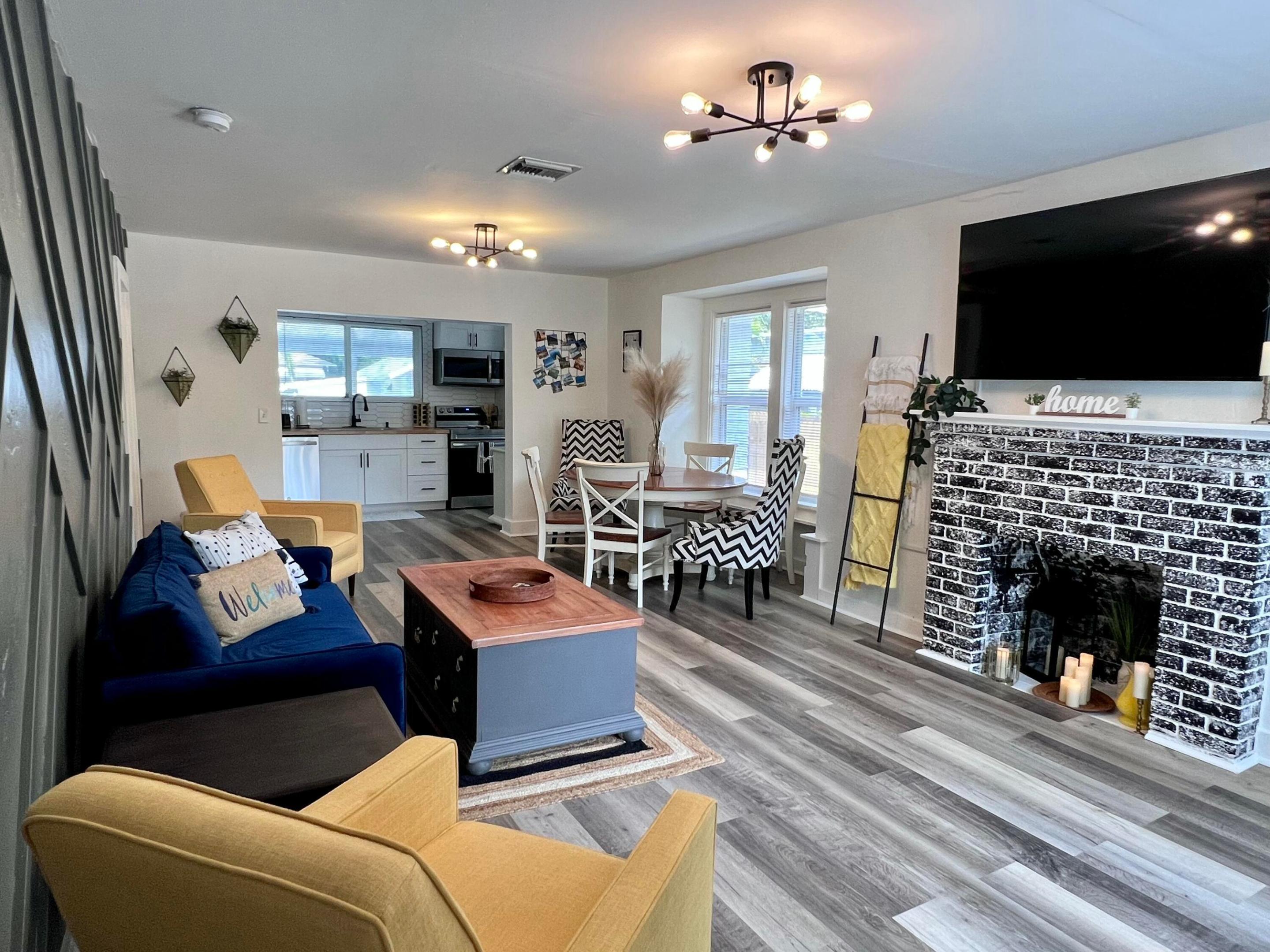 LAKE WORTH TOWN OF ADD 1 - Residential Lease